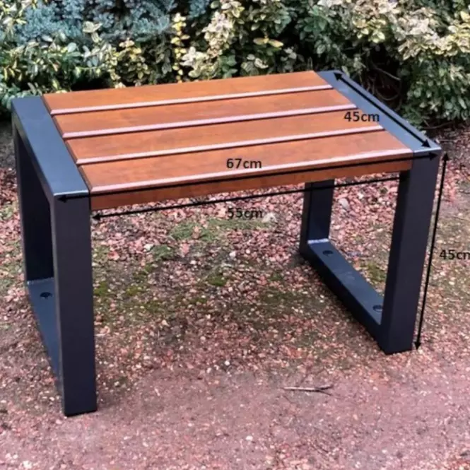 Moderna drvena stolica bez naslona