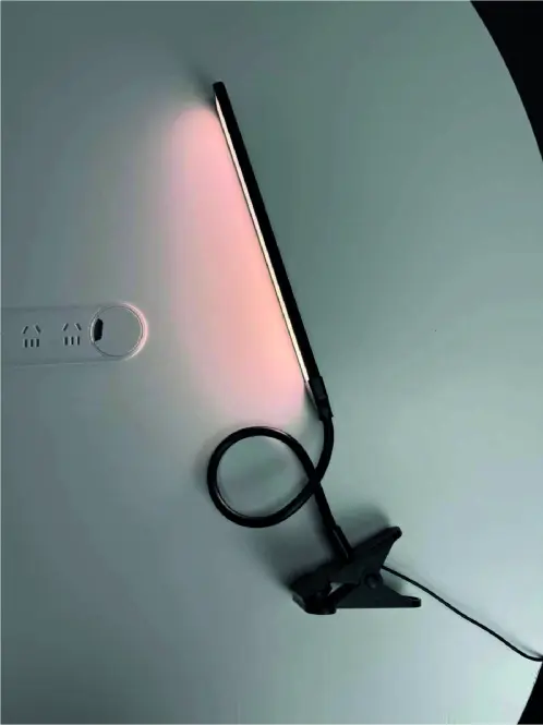 STOLNA LAMPA LED SERTA BLACK NA KLIPS 8W 350LM CCT DIM